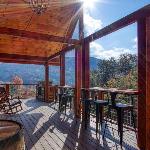 ERN805- BEARLY BELIEVE IT! - GREAT LOCATION! CLOSE TO TOWN AND ALL THE ACTION! cabin