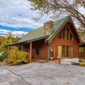 ERN819 - Mountain Majesty - Great Location! Close to All the Action! cabin