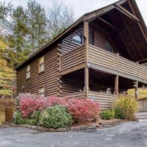ER13 - Moose Manor Great location - Close to town! cabin