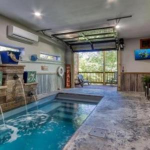 ERN822 - Smoky Oasis - Great Location Private Indoor Heated Pool! cabin