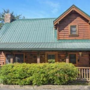 ERN834 - LAKESIDE GETAWAY - GREAT LOCATION! CLOSE TO ALL THE ACTION! cabin