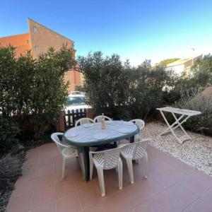 T3 avec Terrasse Spacieuse Proche Plage 4 Pers. Parking Inclus - FR-1-701-27