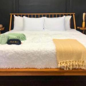 Jungle House Luxury Stays - Downtown Chillicothe