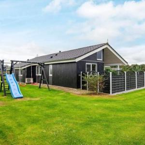 Three-Bedroom Holiday home in Hemmet 69