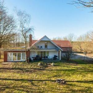 Six-Bedroom Holiday home in Kibæk