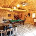 A Hillside Getaway- FREE attraction tickets for each paid day Hot Tub Game Room WIFI