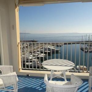 Hyères Port T2 avec Clim et Wifi Vue Mer - FR-1-335-172