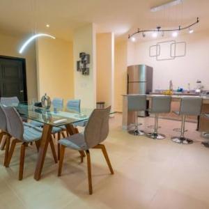 Luxury Apartment With Poll