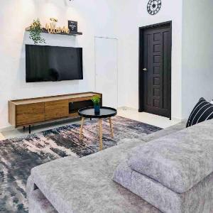 AR Homestay (Spacious Near UMT WI-FI AndroidTV)