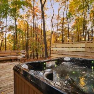 Cozy Bear-Themed Mountain Cabin Relaxing Hot Tub