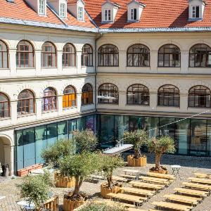Boho Design Altstadt Studio - AC & Free Parking by HERO HOMES Graz