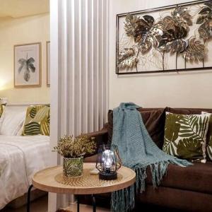 An Oasis in Tagaytay Deluxe Room A: Lush