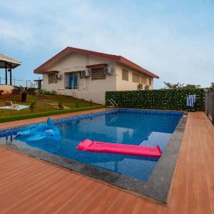 Emerald Greens by VEO StayVista - 3BHK Villa with Sauna & Private Pool
