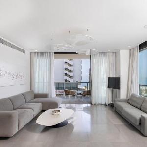 Luxury Sea View Apartment Beach Front!