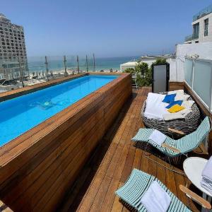 Stunning sea view penthouse with infinity pool