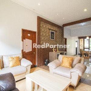 The Doctor Guest House Syariah Mitra RedDoorz near Pakuwon Mall Yogyakarta
