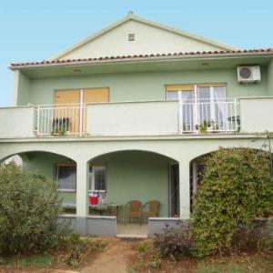One-Bedroom Apartment in Pomer I