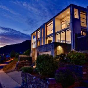 Spectacular Panoramic 5Bedroom Lakeview