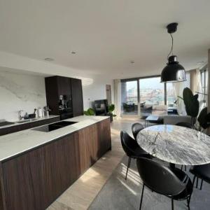 City Luxury with City Views in Ville Haute