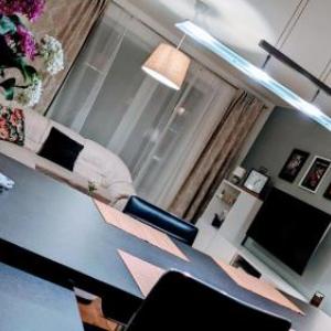 E1 Luxury OldTown Apt - 2x Parking Foodstore PCscreen Netflix Unlimited Music Crib BabyChair FastWifi Aircon