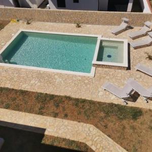 Luxury eight bedroom villa with swimming pool and jacuzzi 100 meters from the sea