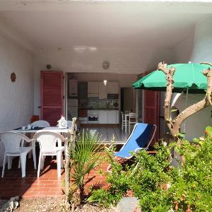 119 - Bilocale al Taunus con portico giardino e barbecue - SPIAGGIA E NAVETTA AL WHITE BEACH CLUB INCLUSA
