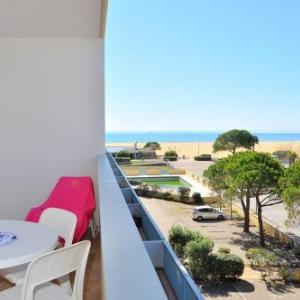 Bright sea front apartment with terrace-Beahost