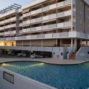 Flat in a seafront building with swimming pool