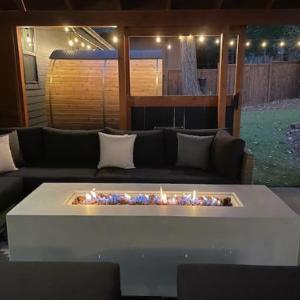 Family-Friendly Luxe Home with Sauna - mins to UO