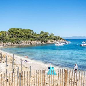 SELECT'soHOME - Appartement pour 6 personnes à deux pas des commerces et de la plage de La Favière ! - ILOA-C03