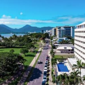 Holiday Inn Cairns Harbourside