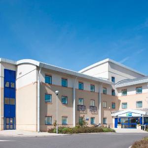 Hotels near Alexandra Head Cardiff - Holiday Inn Express Cardiff Airport