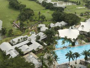 Bungalow Padang Golf Modern, Tangerang