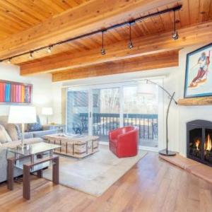 Riverside Dream! Quiet Spot w Deck 5 Min Walk to Gondola & Main St condo