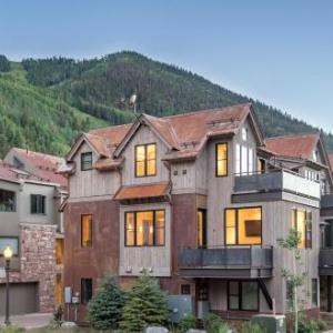 Luxury Townhome On Depot 3 Mins Walk To Main St Gondola Heated Garage Private Roof Top Hot Tub townhouse