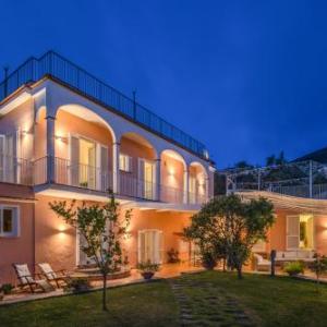 Campanella Villas Gardens Pool Superview