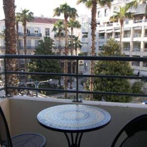 Modern 2 Bd Next To Rue Dantibes
