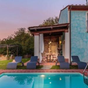 Rondini Farmhouse with pool
