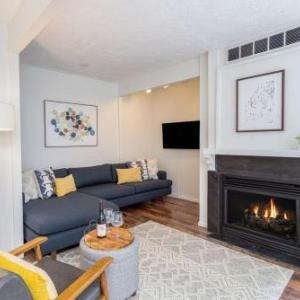 Space for All! Close to Lift 7 Fireplace Hot Tub condo