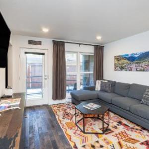 Top Floor Condo with Balcony - Steps To Lifts & Main Street condo