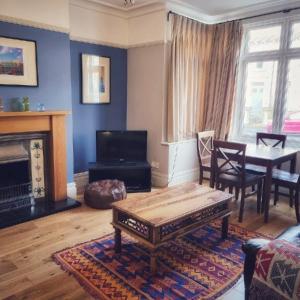 Two bed garden flat in Knowle