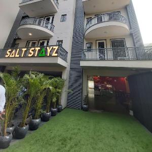 Salstayz Select - Huda City Center