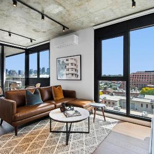 Executive 2-Bed Apartment with Views Gym and Pool