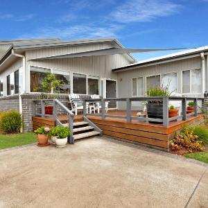 Whale Song - pet-friendly home steps to the beach