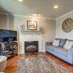 Nash Music City Condo Sleeps 6 Walk to Broadway Nashville Tennessee
