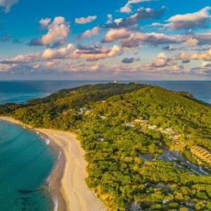 11 James Cook Apartments - w. pool & beach access