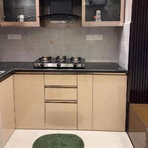 AVVAIRAM SERVICE APARTMENT G8