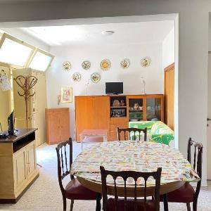 Quadrilocale doppi servizi piano terra giardino e posto auto wi-fi