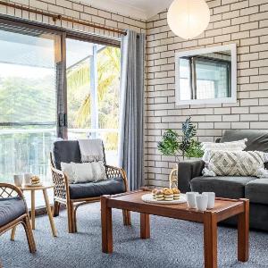 Villa Ellisa 5 10 Columbia Cl stunning unit with stunning views