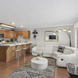 304 Main Level Condo New Flooring Mountain Views Close to Pools and More